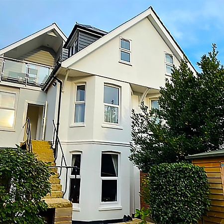 Private Two Bedroom Residence In Southbourne - Private Parking - Off The High Street - Minutes Away From The Beach Bournemouth Esterno foto