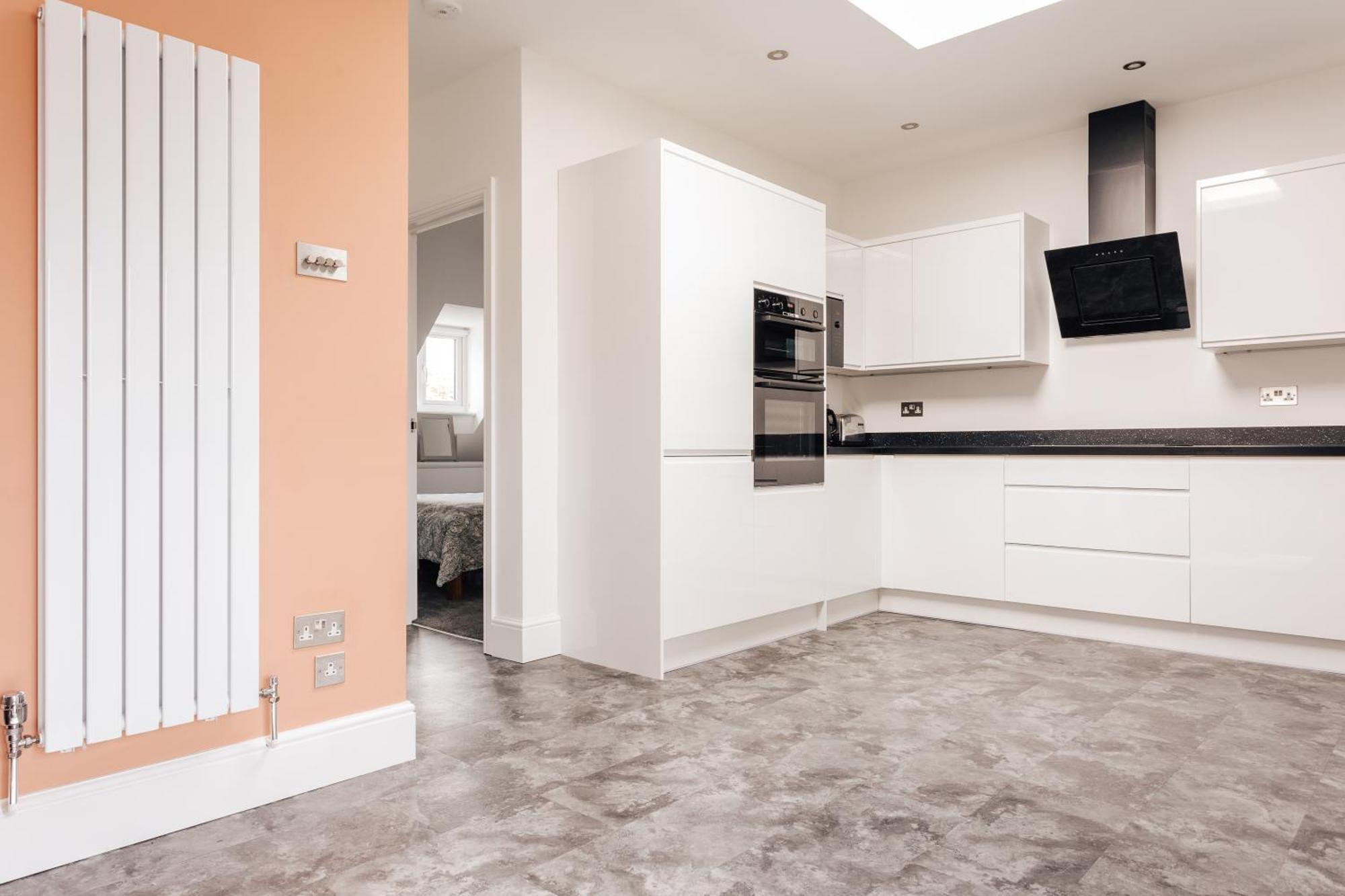 Private Two Bedroom Residence In Southbourne - Private Parking - Off The High Street - Minutes Away From The Beach Bournemouth Esterno foto