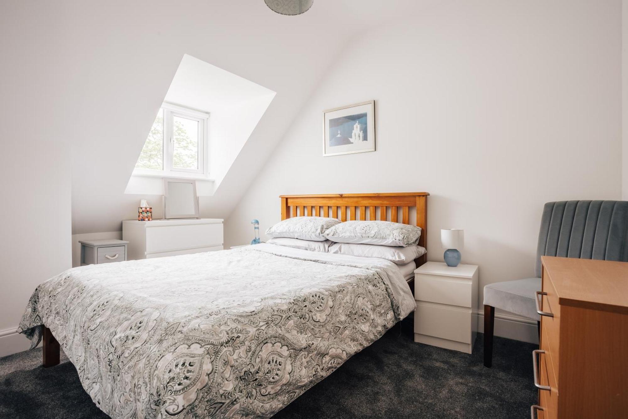 Private Two Bedroom Residence In Southbourne - Private Parking - Off The High Street - Minutes Away From The Beach Bournemouth Esterno foto