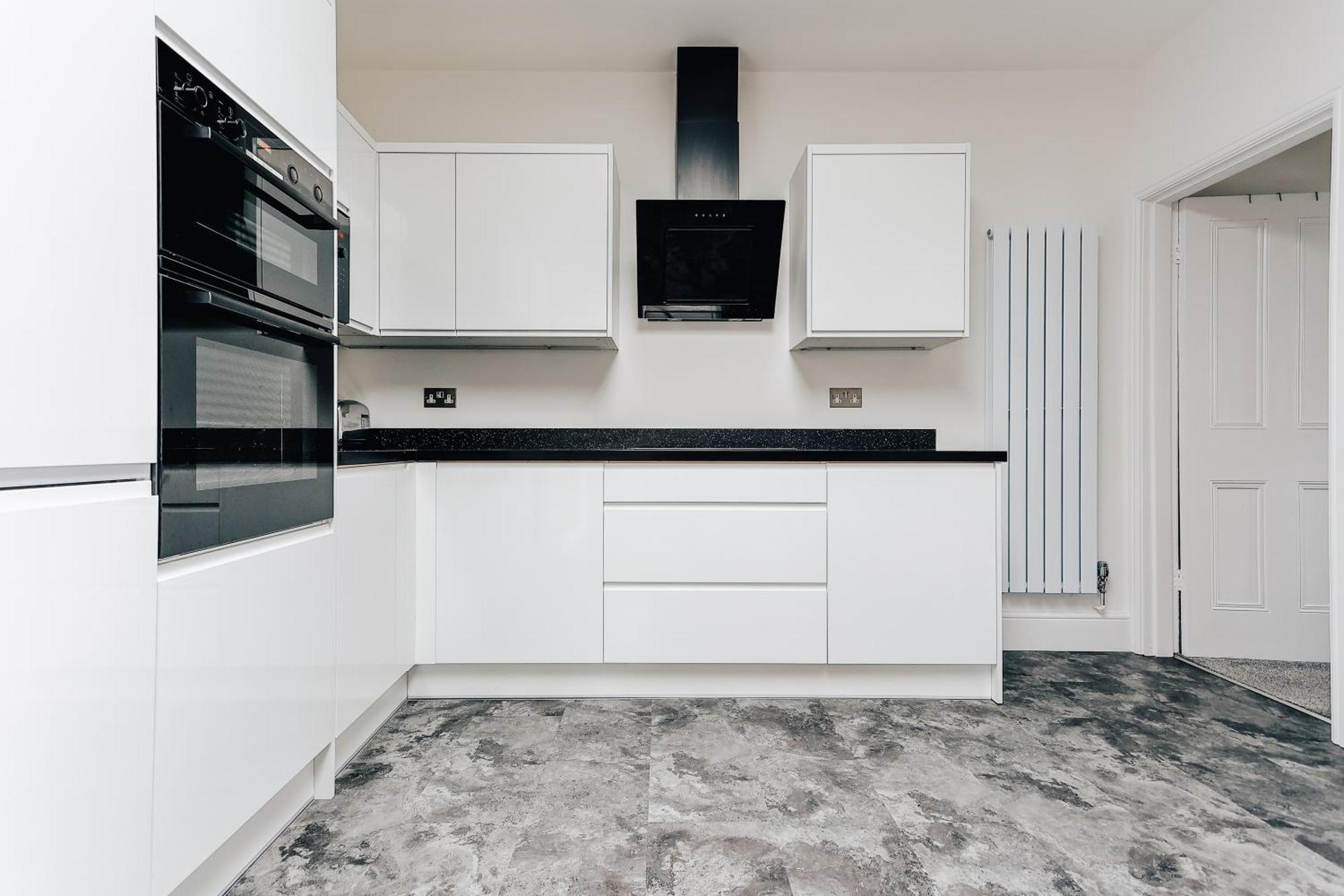 Private Two Bedroom Residence In Southbourne - Private Parking - Off The High Street - Minutes Away From The Beach Bournemouth Esterno foto