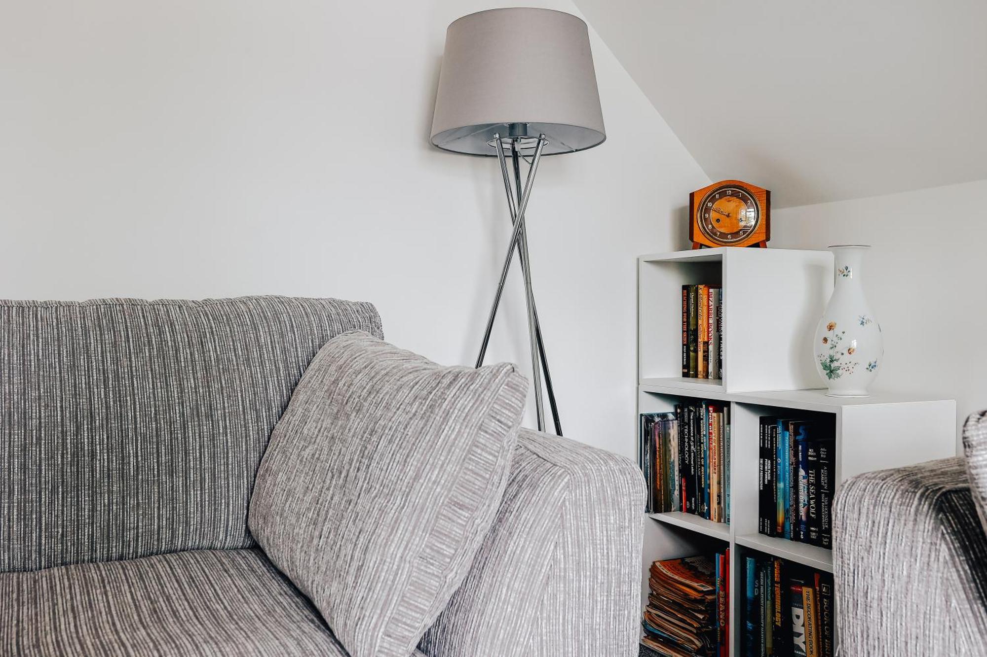 Private Two Bedroom Residence In Southbourne - Private Parking - Off The High Street - Minutes Away From The Beach Bournemouth Esterno foto